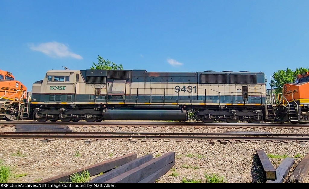 BNSF 9431. Good to see an older MAC earning its keep. As a matter of fact, I've seen this one before. 